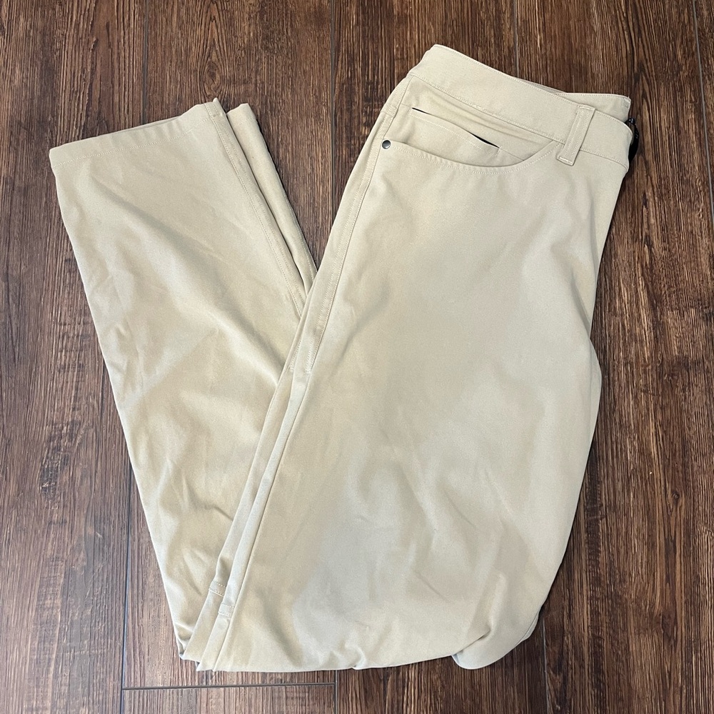 Lululemon men’s ABC slim fit pants. Size 33 waist. 32’ inseam.